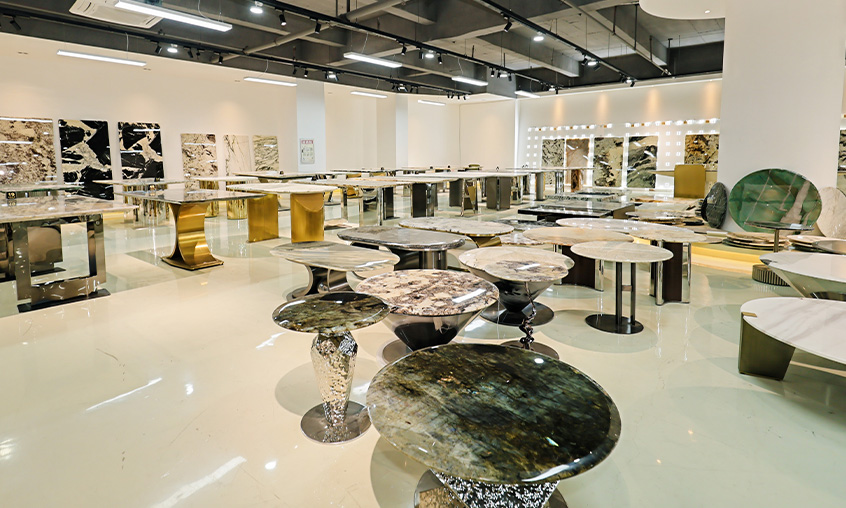 Showroom int&eacute;gr&eacute; &agrave; grande &eacute;chelle immersif avec &eacute;crans en espace r&eacute;el 